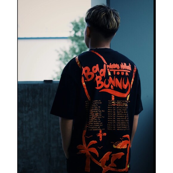Dream WrldWide NWT Black and Red Bad Bunny Tour Tee Mens small - Picture 1 of 5